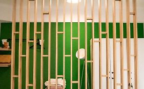 Central Apartment Great For Couples Or Small Families